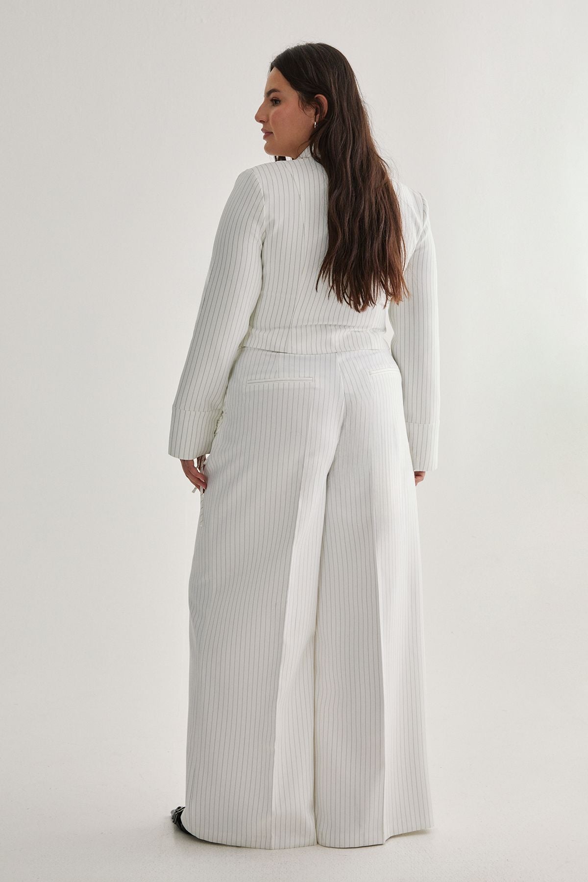 https://mediahub.prettylittlething.com/bgg25464_ivory_xl_3