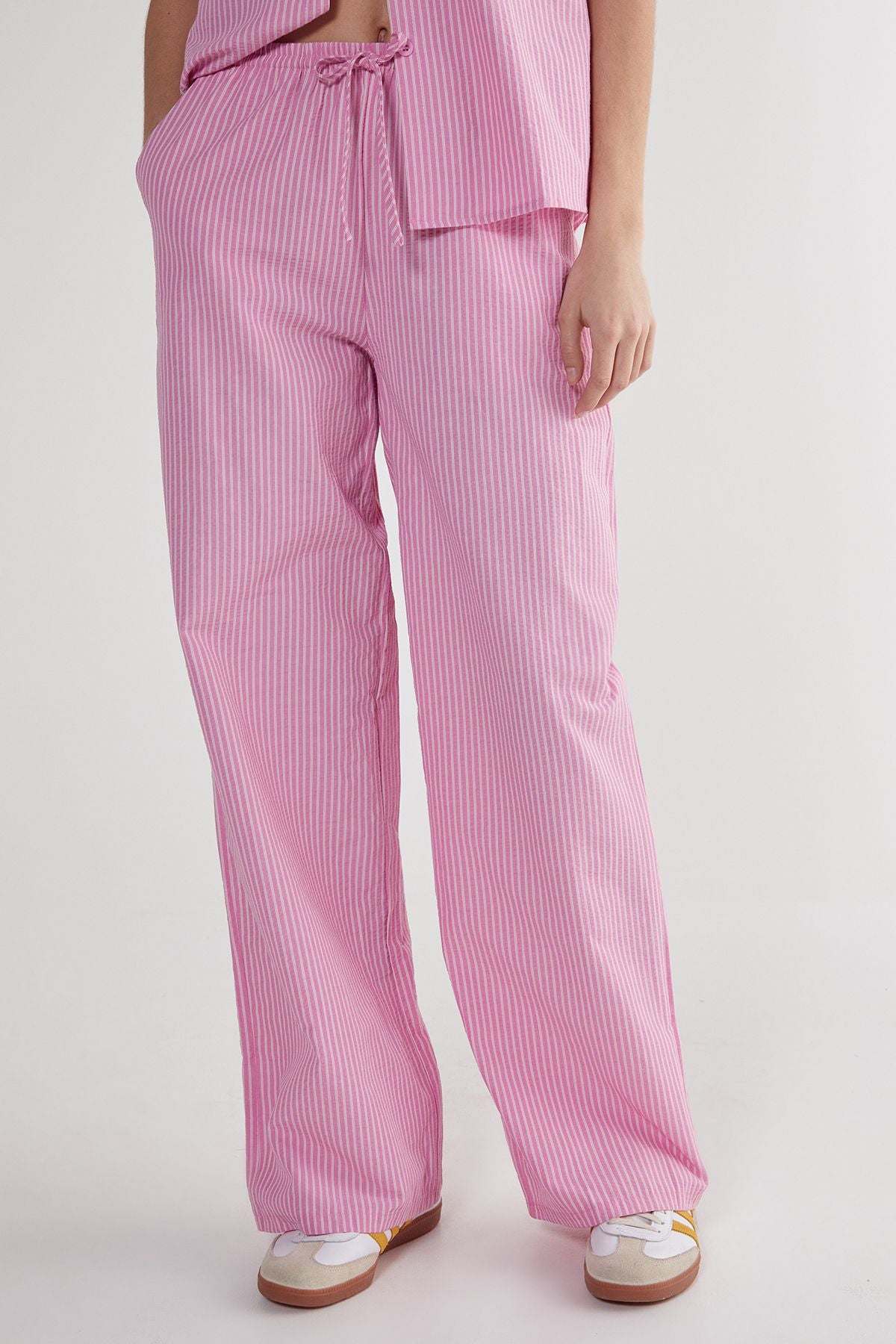 https://mediahub.prettylittlething.com/bgg25509_pink_xl_1