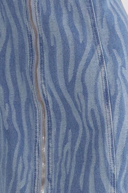 https://mediahub.prettylittlething.com/bgg25808_light%20wash_xl_4