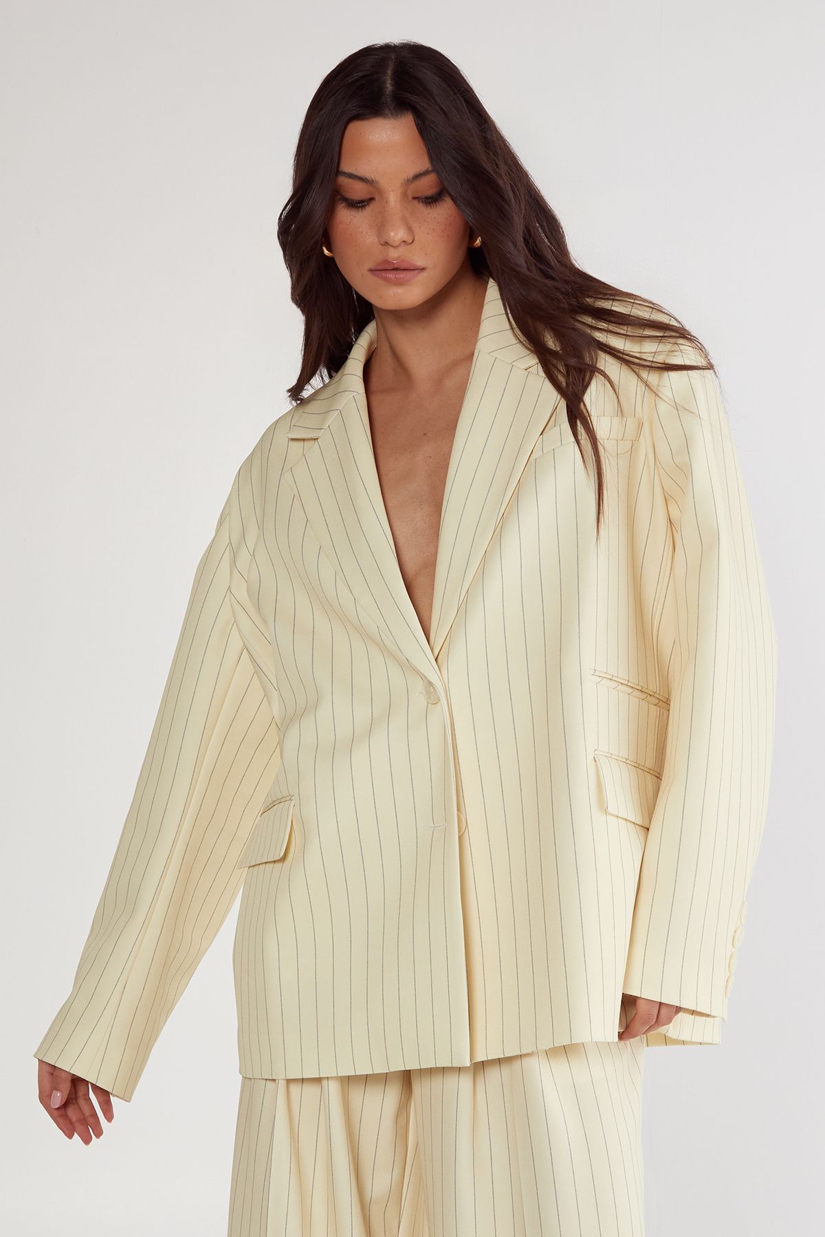 https://mediahub.prettylittlething.com/bgg25820_butter_xl