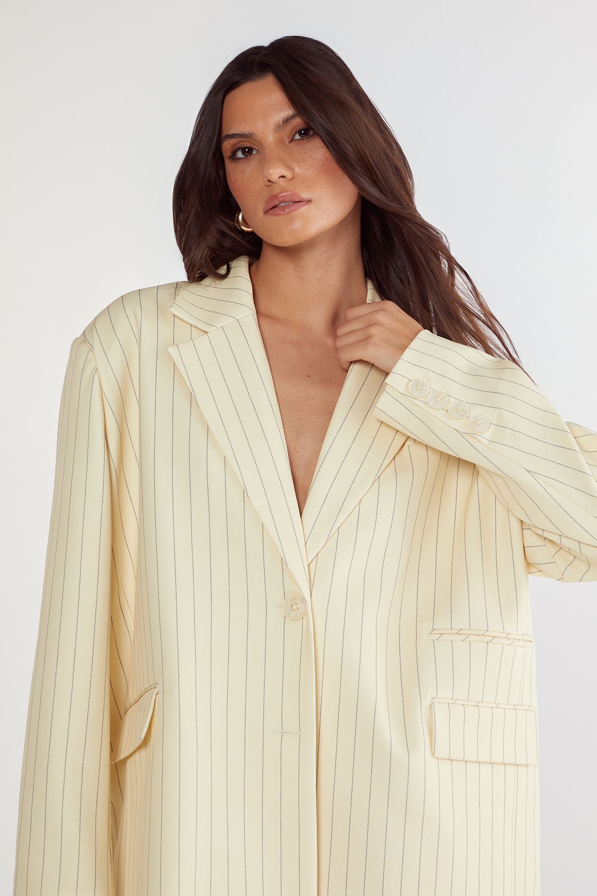 https://mediahub.prettylittlething.com/bgg25820_butter_xl_1