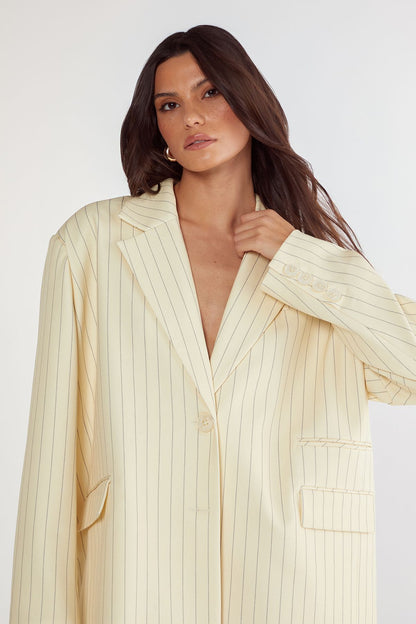https://mediahub.prettylittlething.com/bgg25820_butter_xl_1