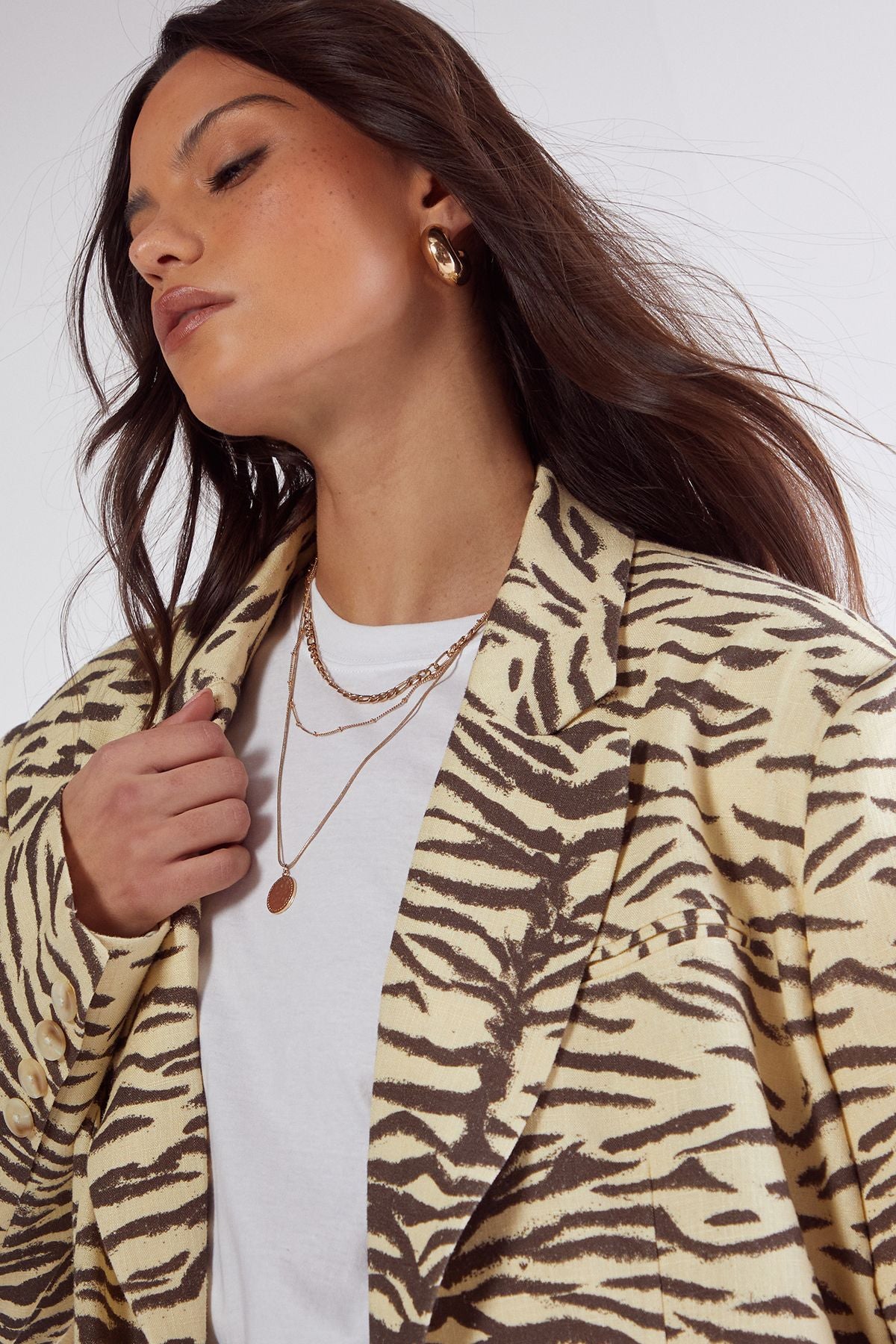 https://mediahub.prettylittlething.com/bgg25949_butter_xl_2