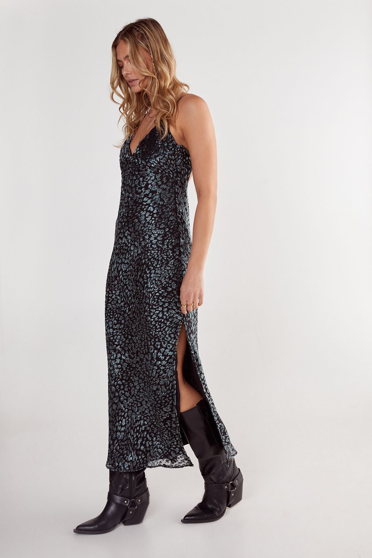 https://mediahub.prettylittlething.com/bgg26225_blue_xl_2
