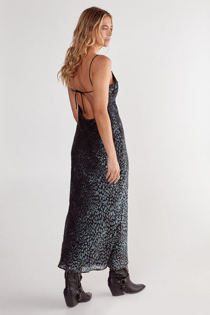 https://mediahub.prettylittlething.com/bgg26225_blue_xl_3