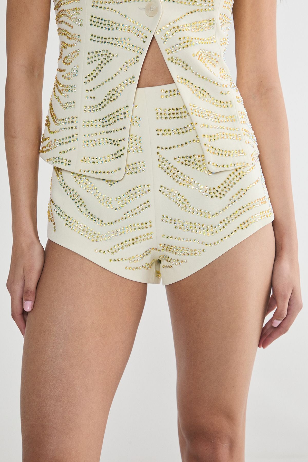 https://mediahub.prettylittlething.com/bgg26675_cream_xl_2