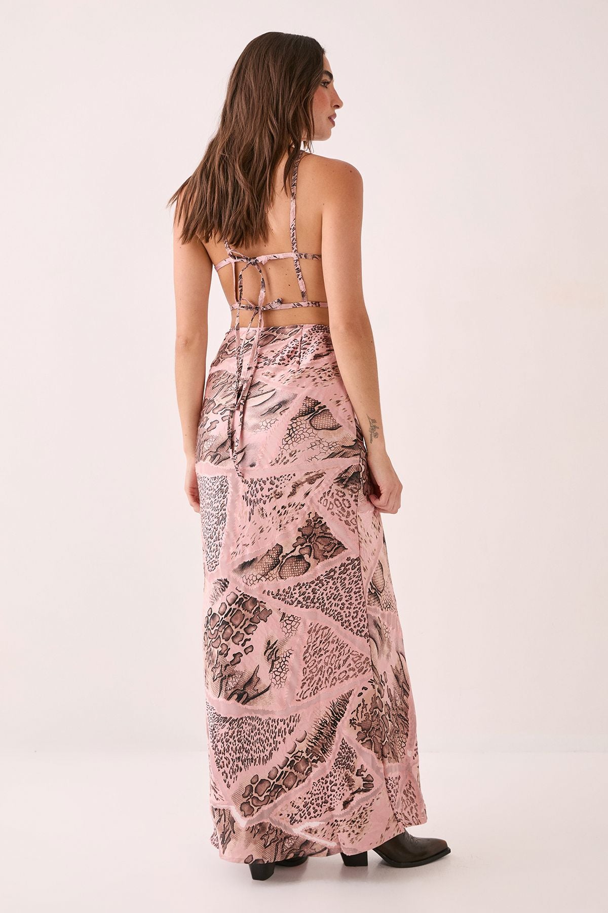 https://mediahub.prettylittlething.com/bgg26715_pink_xl_3