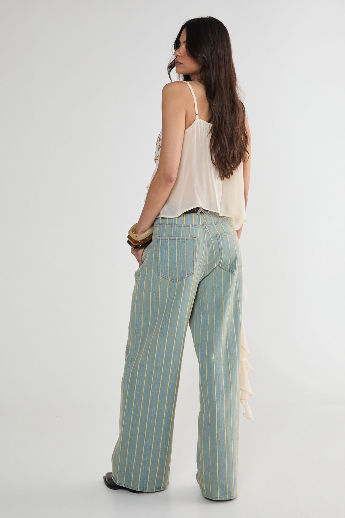 https://mediahub.prettylittlething.com/bgg26767_vintage%20wash_xl_3