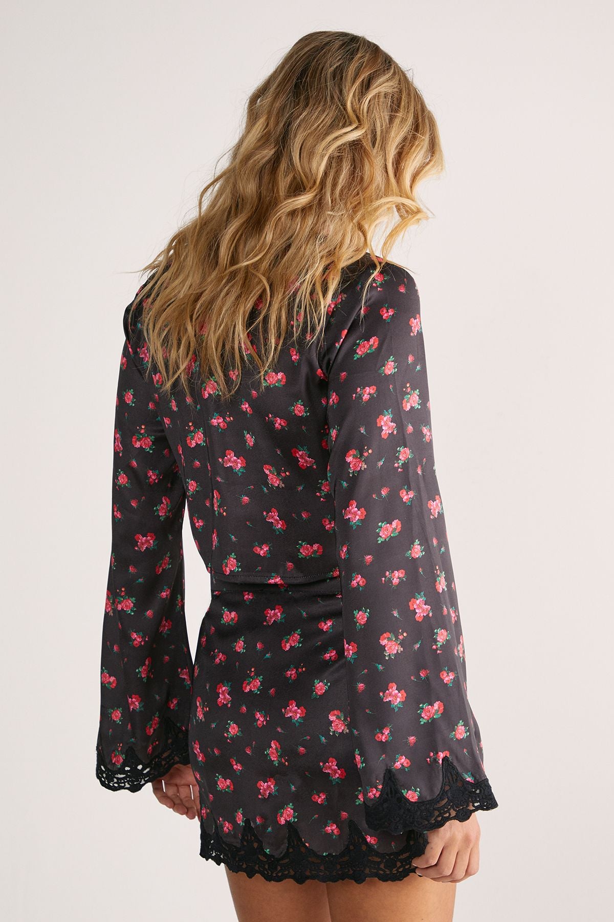 https://mediahub.prettylittlething.com/bgg26797_black_xl_3