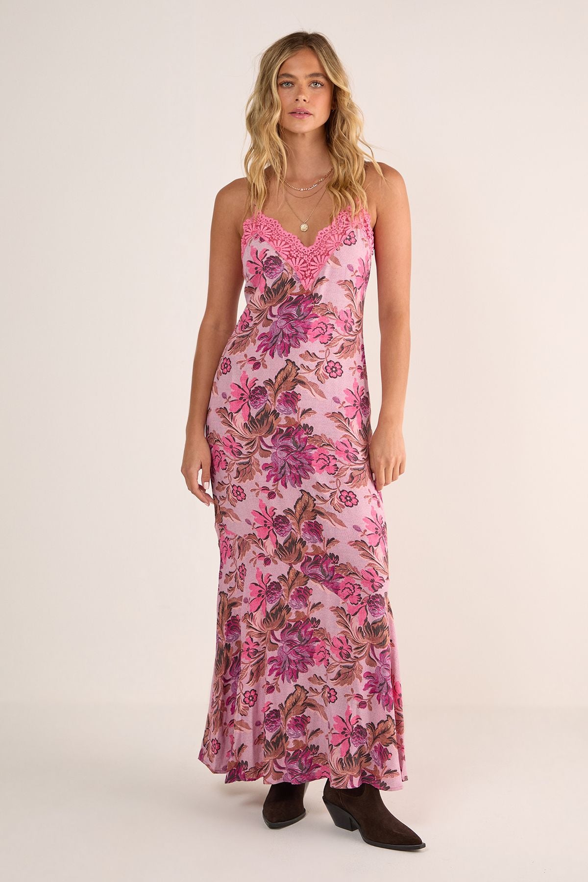 https://mediahub.prettylittlething.com/bgg26812_pink_xl_2