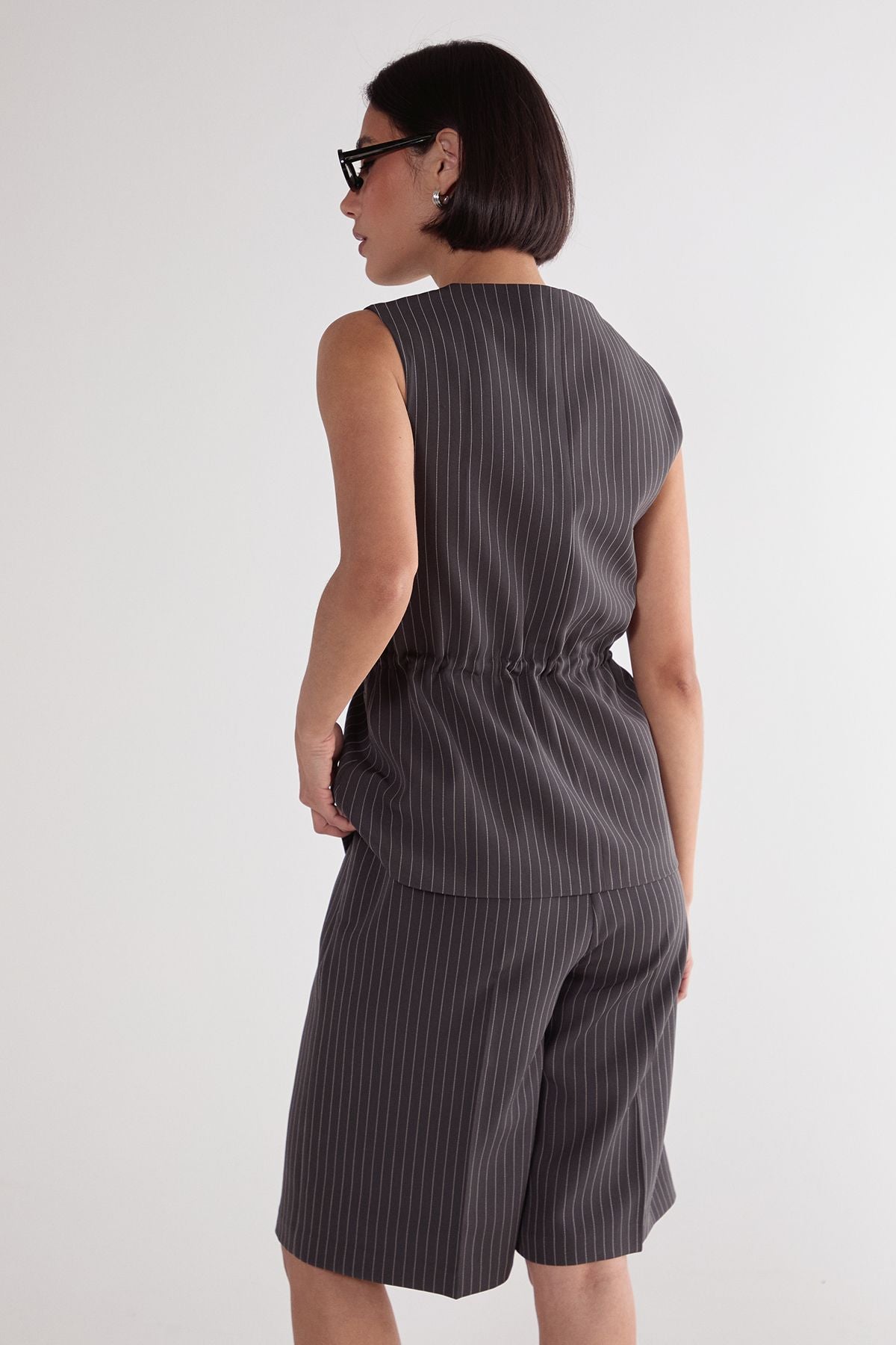 https://mediahub.prettylittlething.com/bgg26874_grey_xl_3