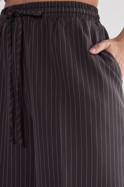 https://mediahub.prettylittlething.com/bgg26874_grey_xl_4