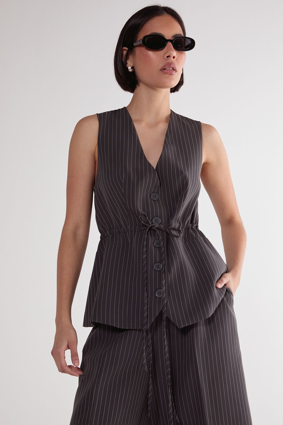 https://mediahub.prettylittlething.com/bgg26875_grey_xl_2