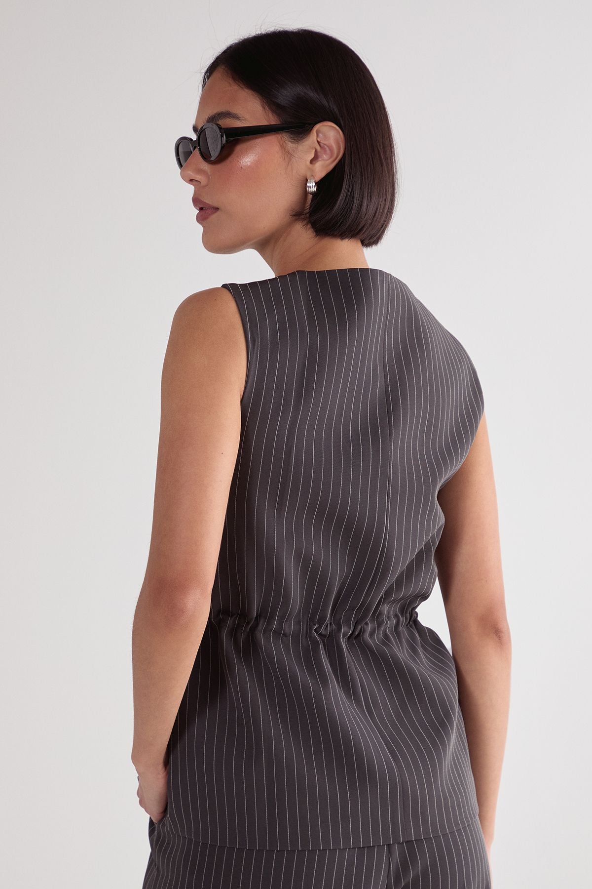 https://mediahub.prettylittlething.com/bgg26875_grey_xl_3