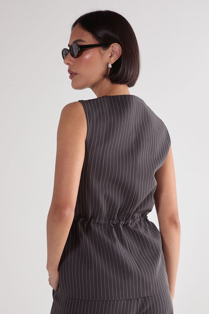https://mediahub.prettylittlething.com/bgg26875_grey_xl_3