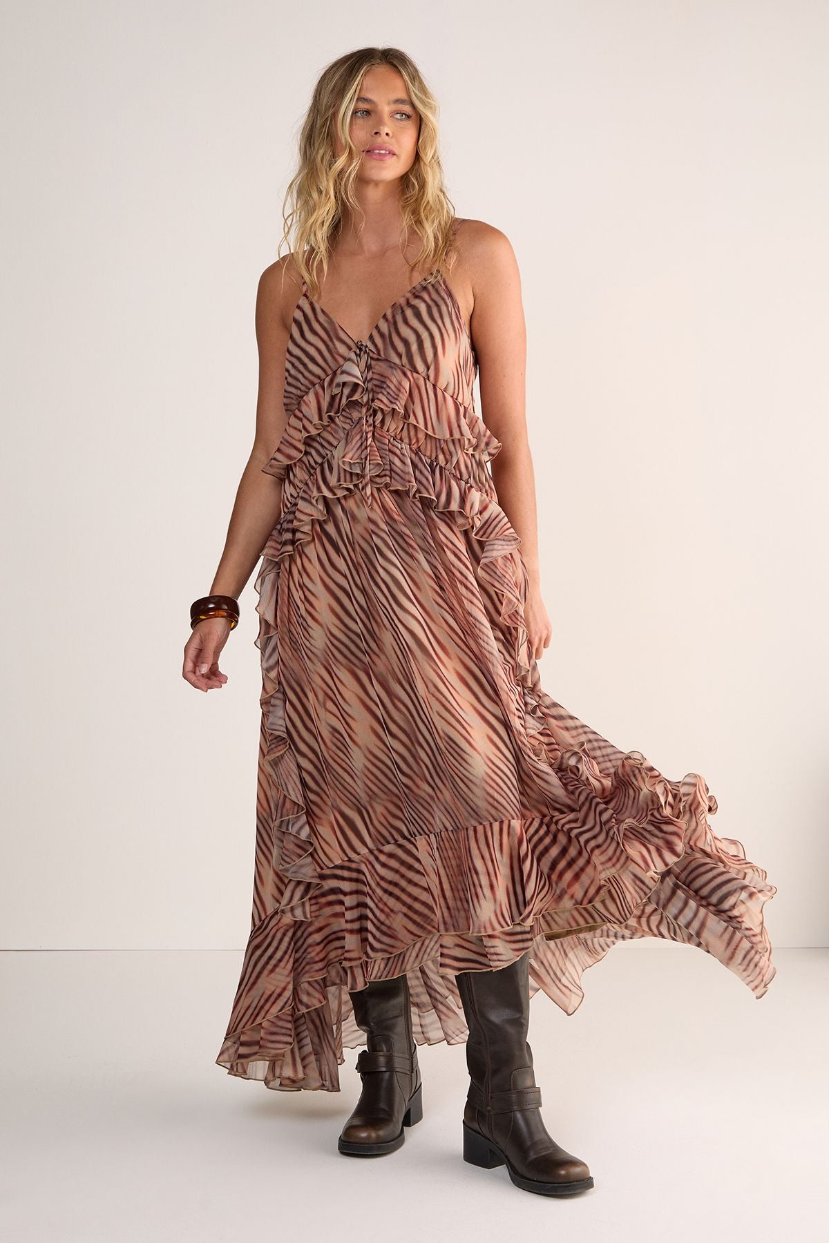 https://mediahub.prettylittlething.com/bgg26918_beige_xl