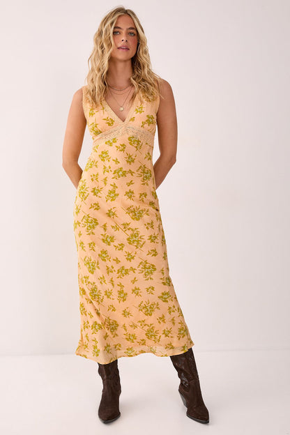 https://mediahub.prettylittlething.com/bgg26927_beige_xl_2