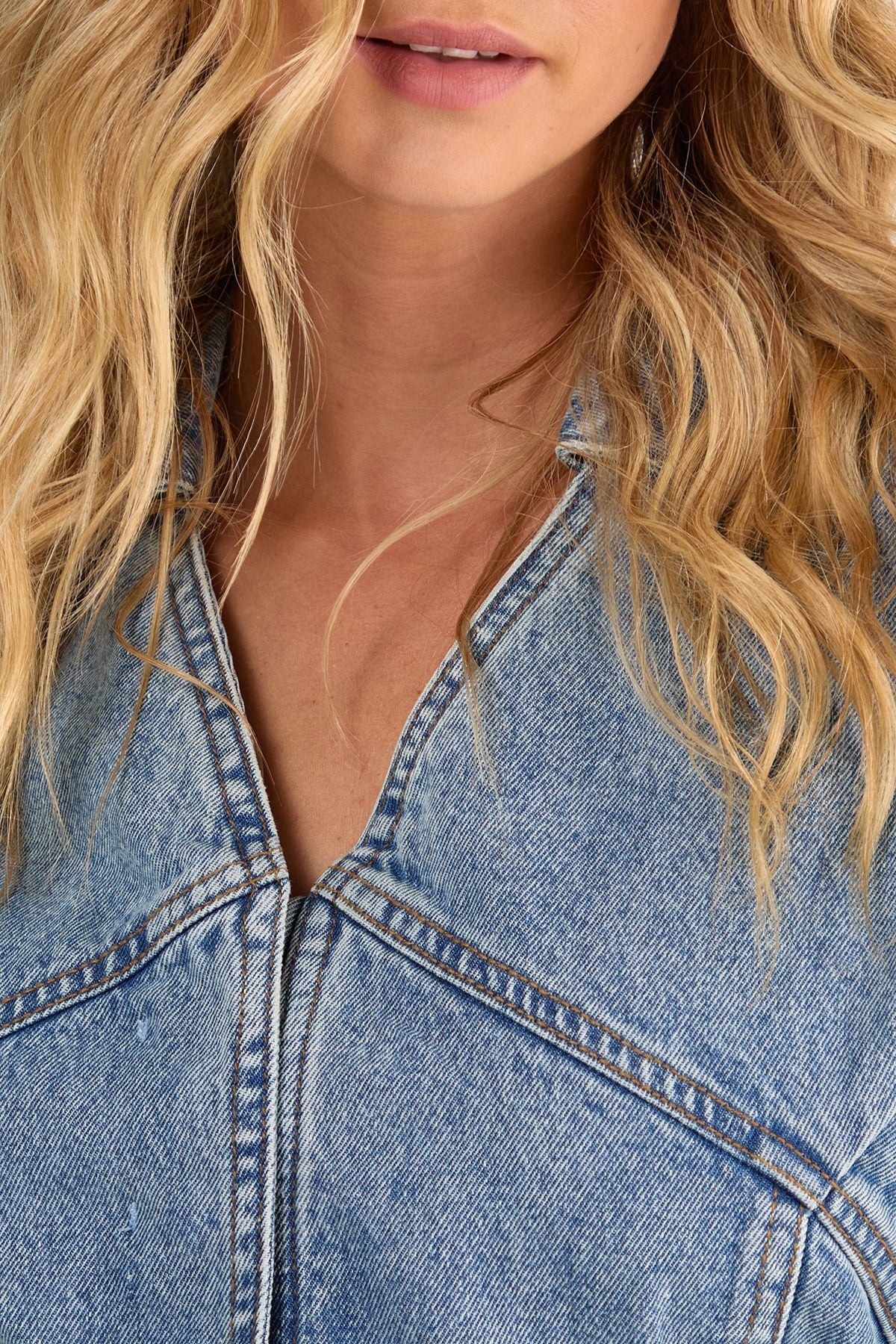 https://mediahub.prettylittlething.com/bgg26928_light%20wash_xl_4