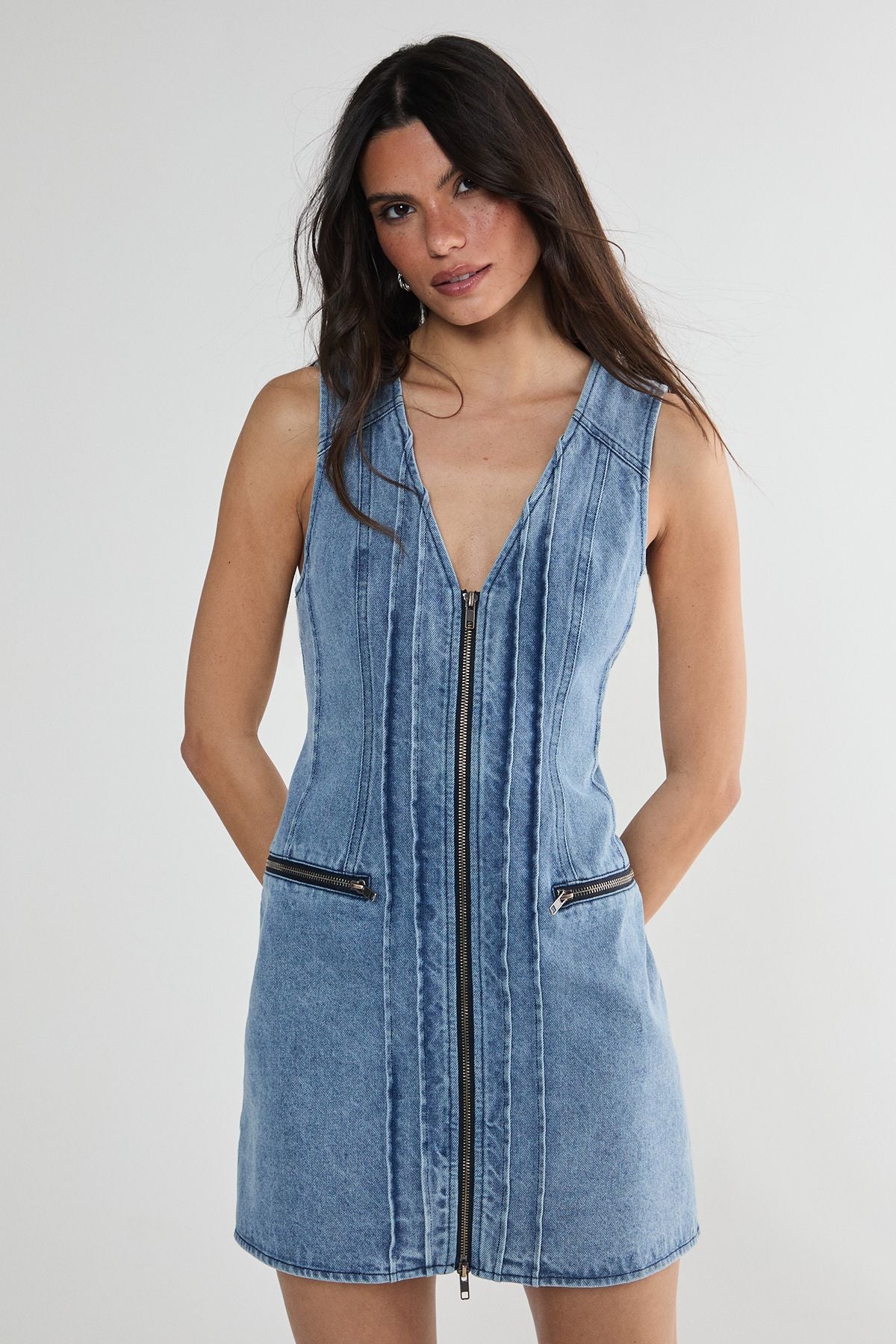 https://mediahub.prettylittlething.com/bgg26935_light%20wash_xl_1