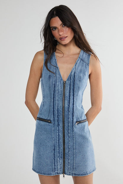 https://mediahub.prettylittlething.com/bgg26935_light%20wash_xl_1
