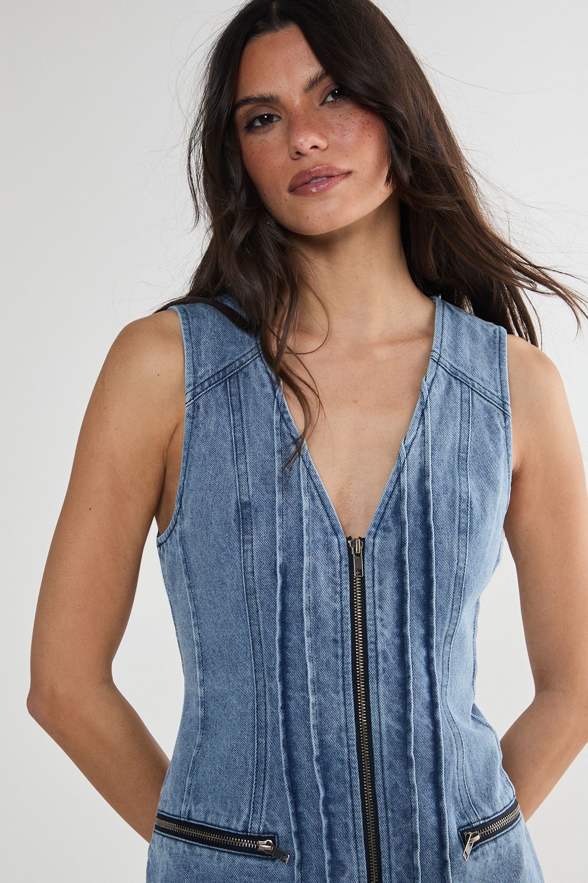 https://mediahub.prettylittlething.com/bgg26935_light%20wash_xl_2