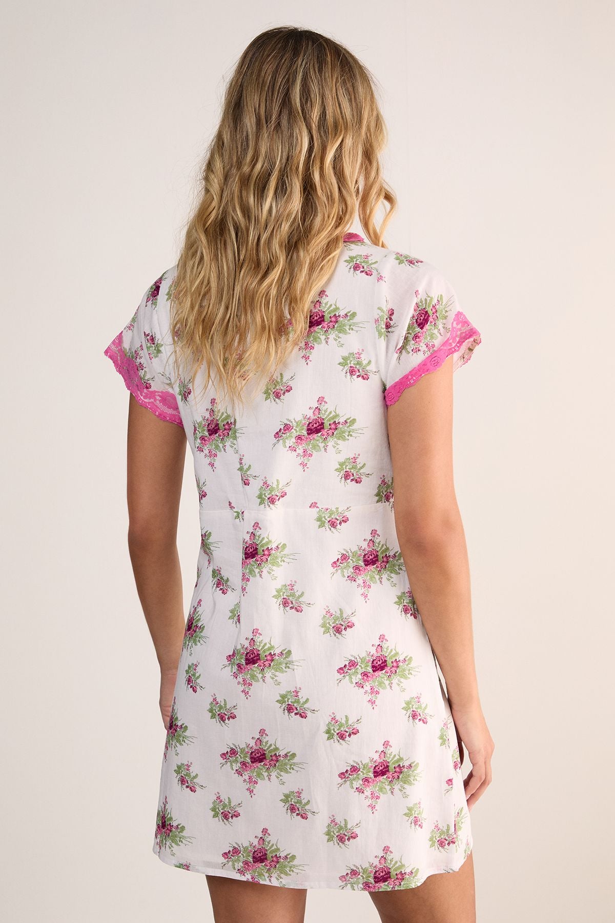 https://mediahub.prettylittlething.com/bgg26937_cream_xl_2