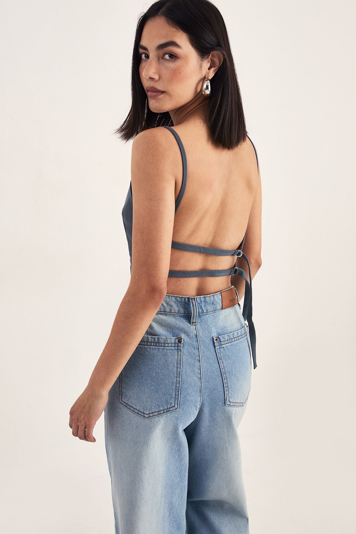 https://mediahub.prettylittlething.com/bgg27005_grey_xl_3
