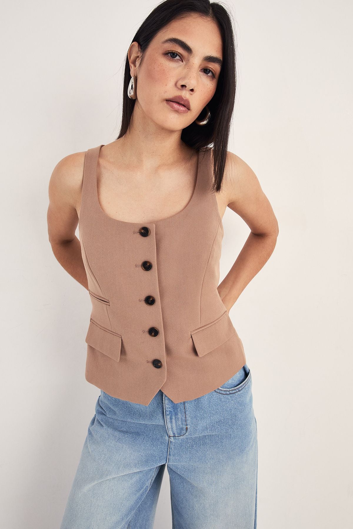 https://mediahub.prettylittlething.com/bgg27019_taupe_xl_2