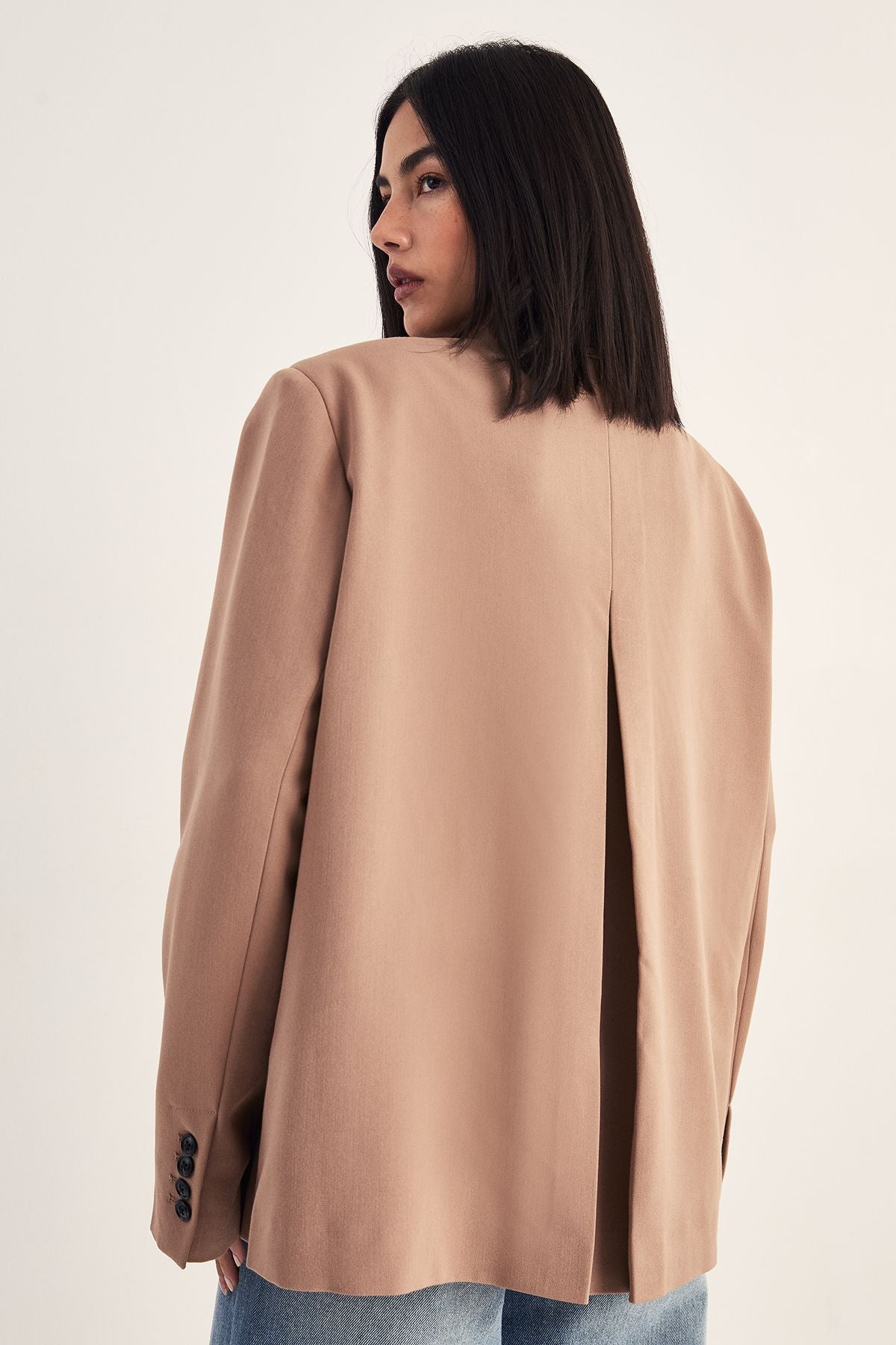 https://mediahub.prettylittlething.com/bgg27022_taupe_xl_3