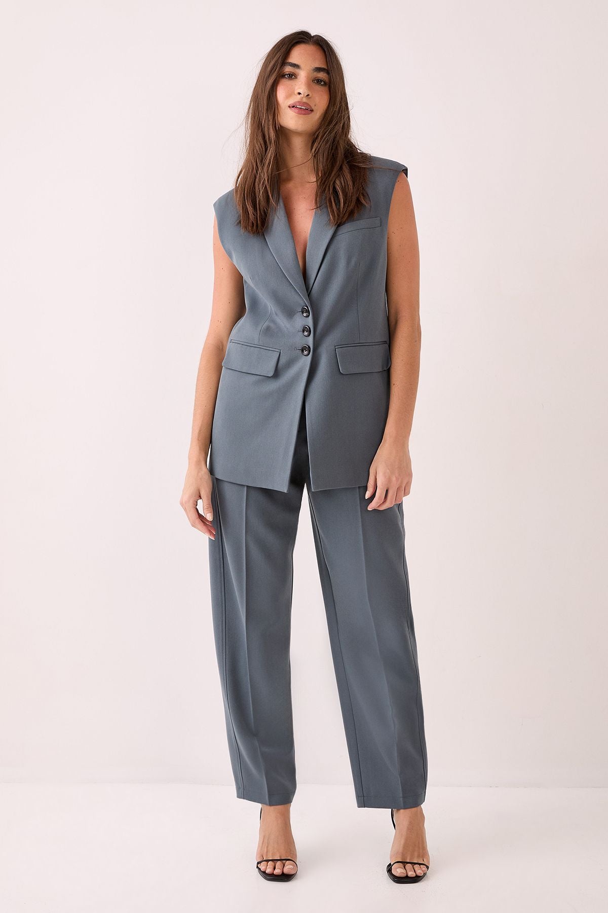 https://mediahub.prettylittlething.com/bgg27023_grey_xl