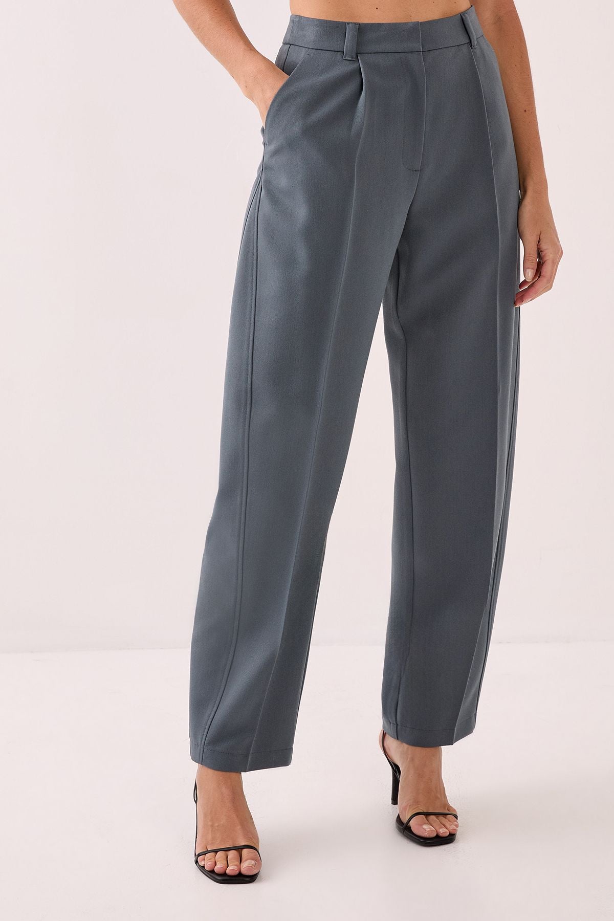 https://mediahub.prettylittlething.com/bgg27023_grey_xl_1