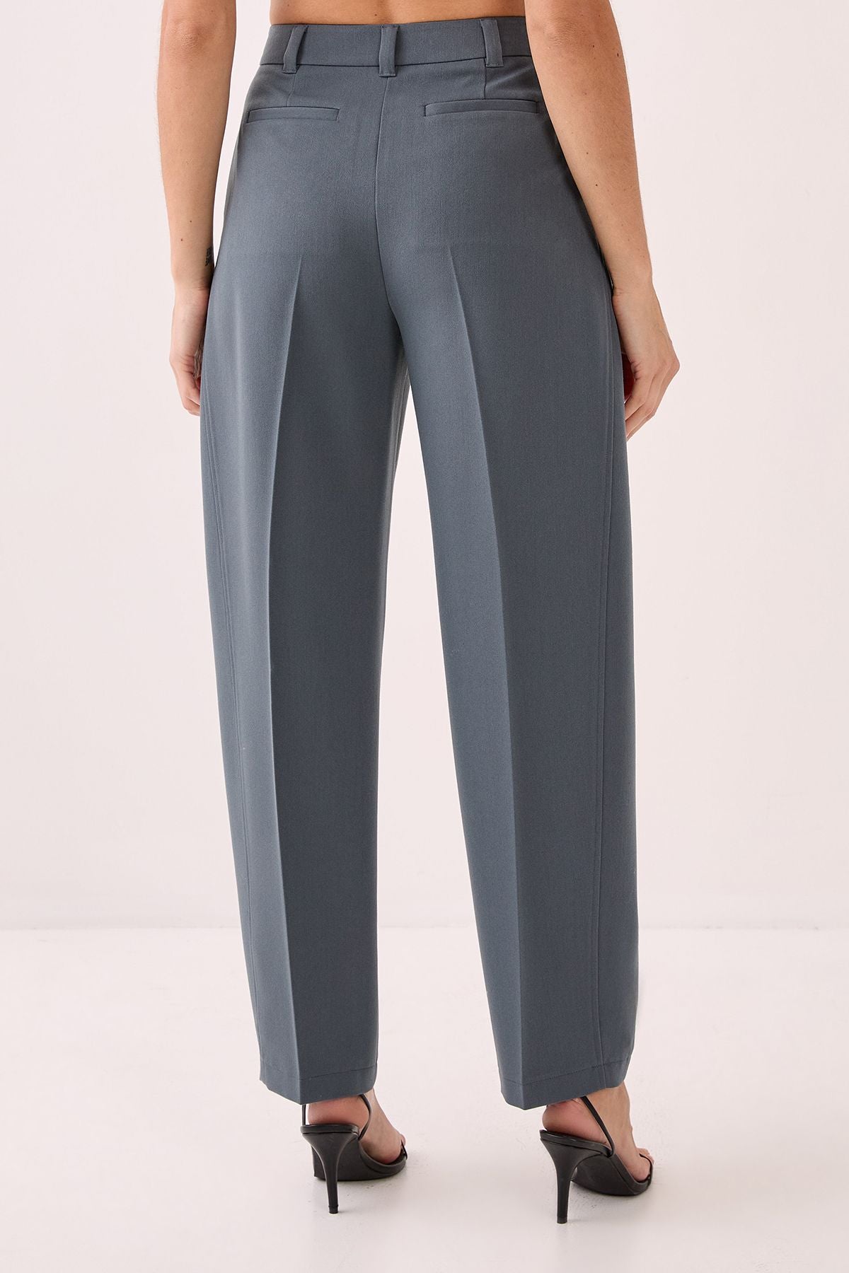 https://mediahub.prettylittlething.com/bgg27023_grey_xl_3