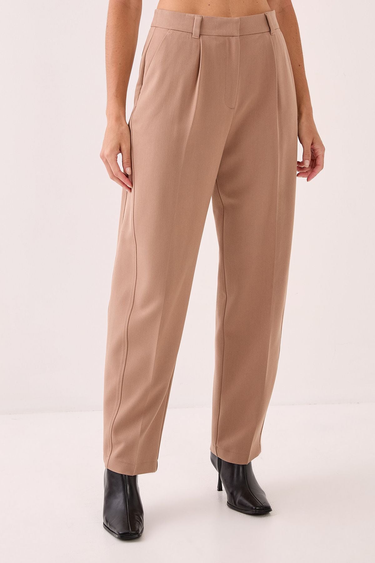 https://mediahub.prettylittlething.com/bgg27023_taupe_xl_1