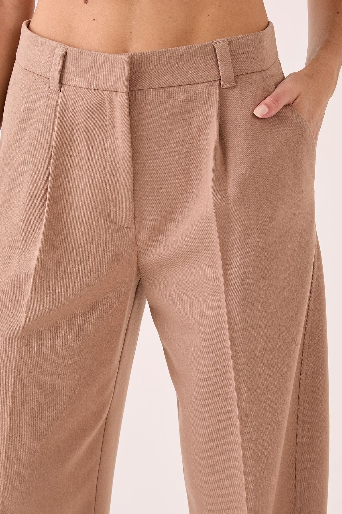 https://mediahub.prettylittlething.com/bgg27023_taupe_xl_2