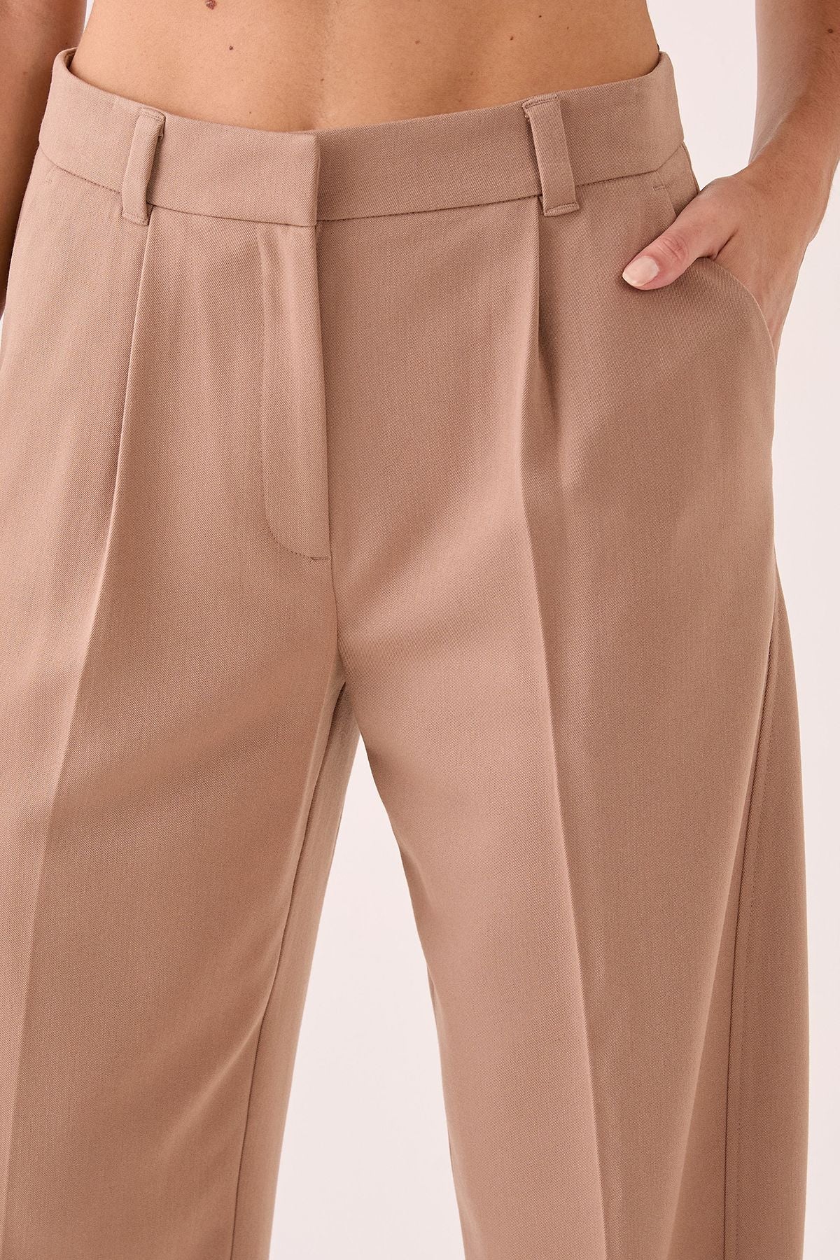 https://mediahub.prettylittlething.com/bgg27023_taupe_xl_4