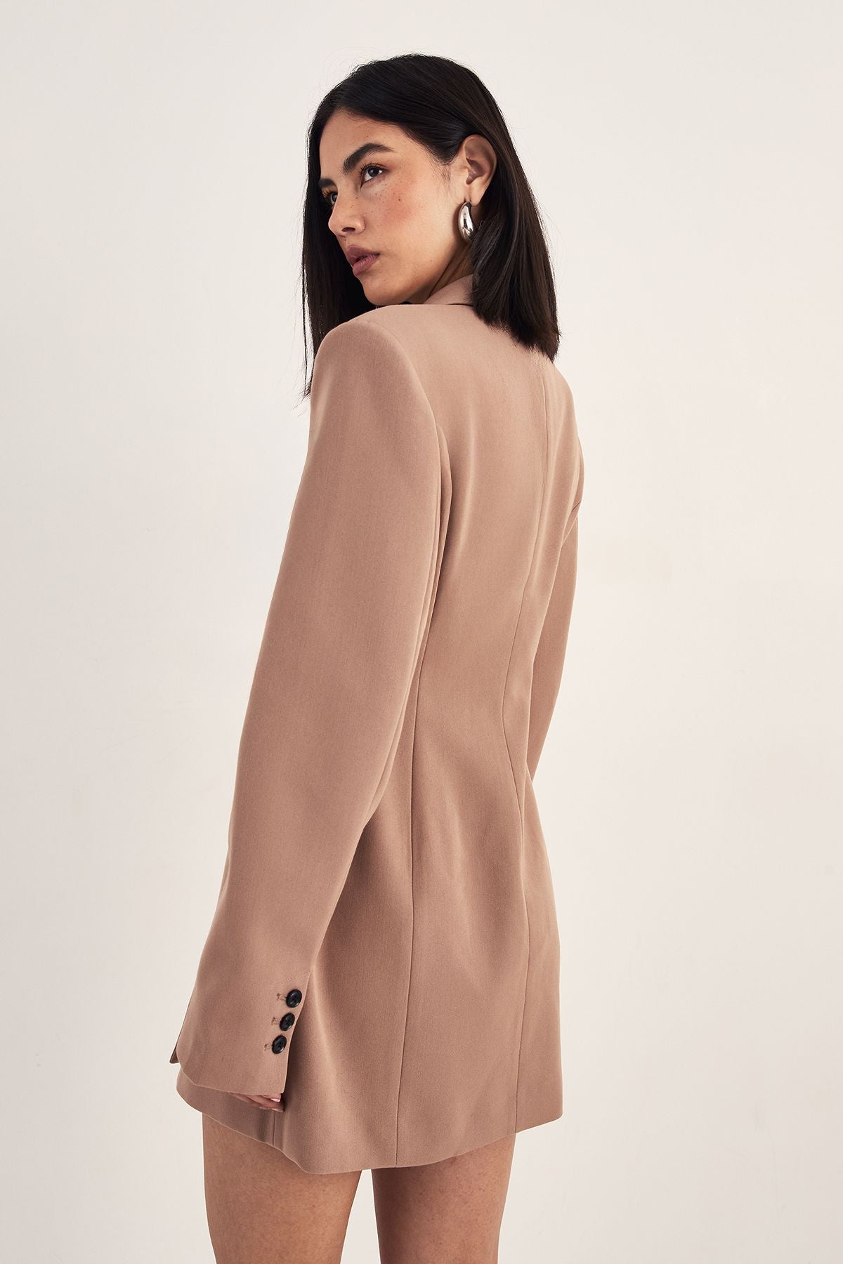 https://mediahub.prettylittlething.com/bgg27026_taupe_xl_3
