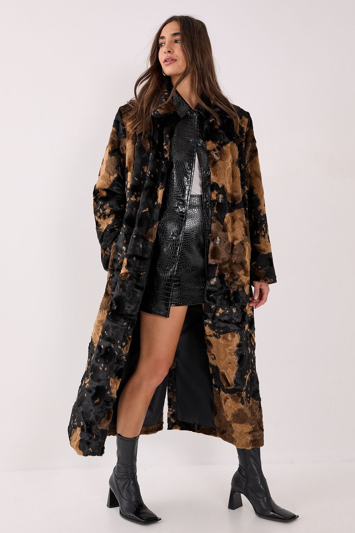 https://mediahub.prettylittlething.com/bgg27089_brown_xl
