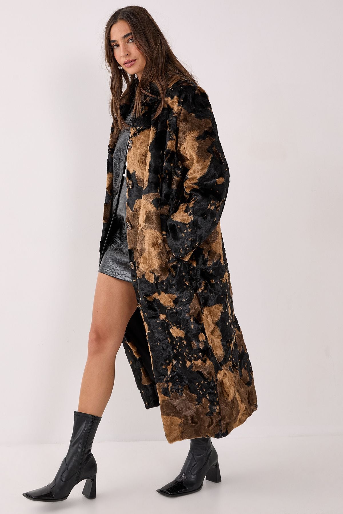 https://mediahub.prettylittlething.com/bgg27089_brown_xl_2