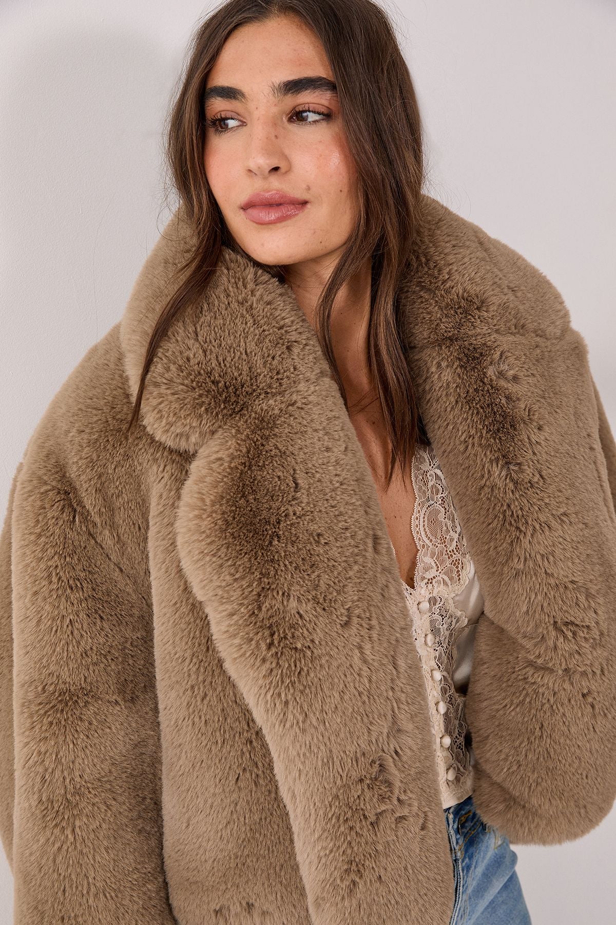 https://mediahub.prettylittlething.com/bgg27155_mink_xl_3