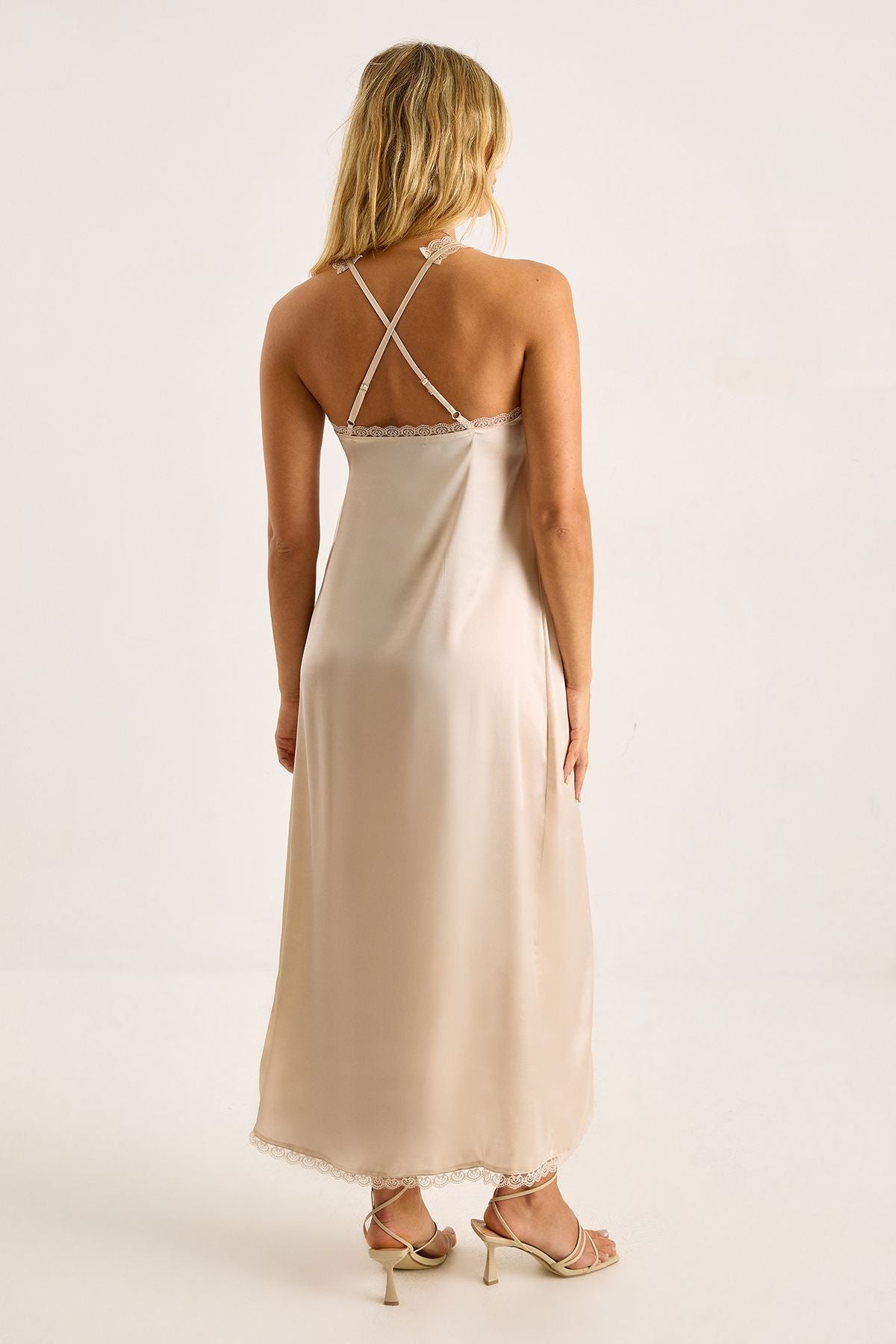 https://mediahub.prettylittlething.com/bgg27206_champagne_xl_3