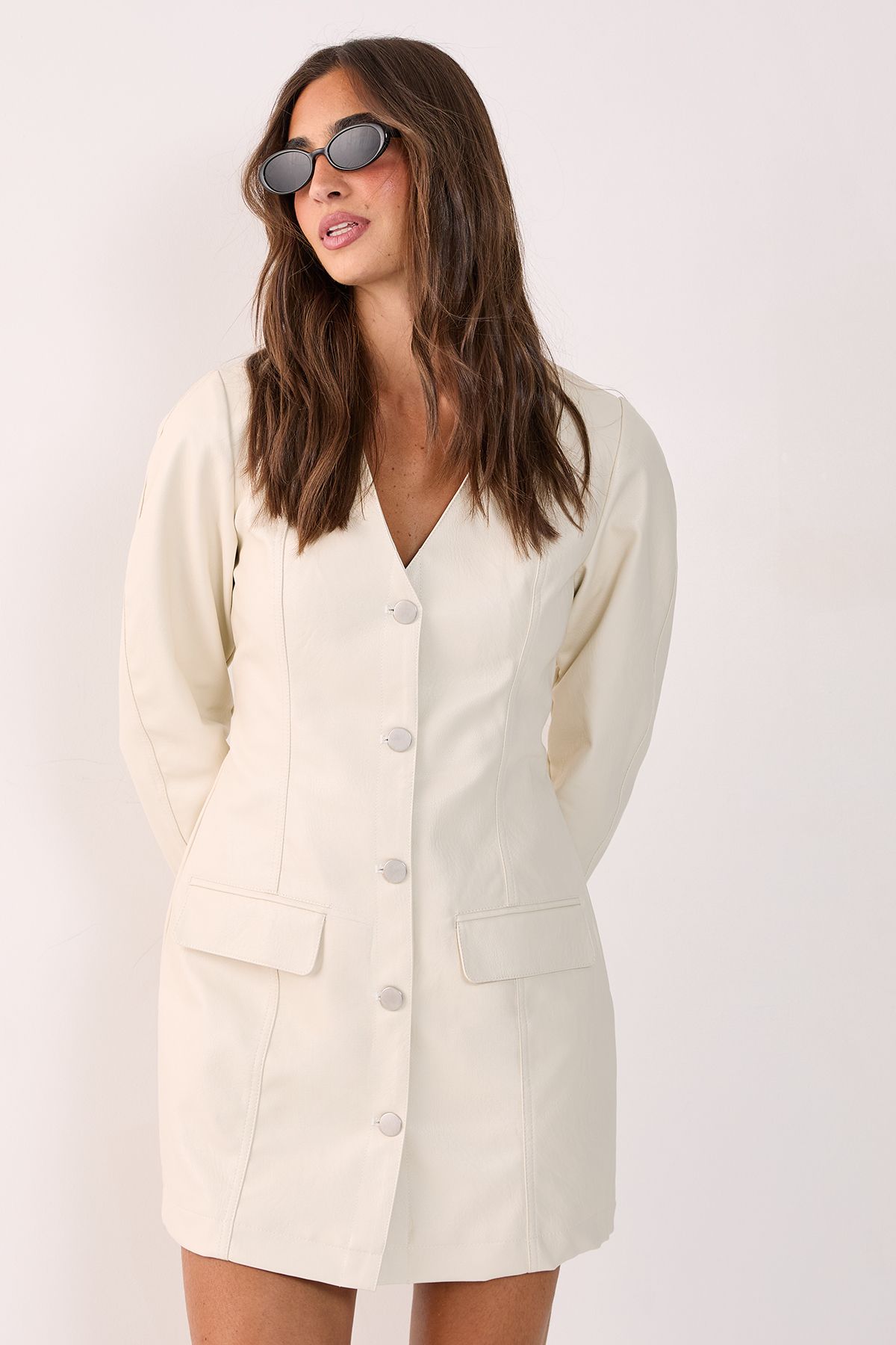 https://mediahub.prettylittlething.com/bgg27233_off%20white_xl_1