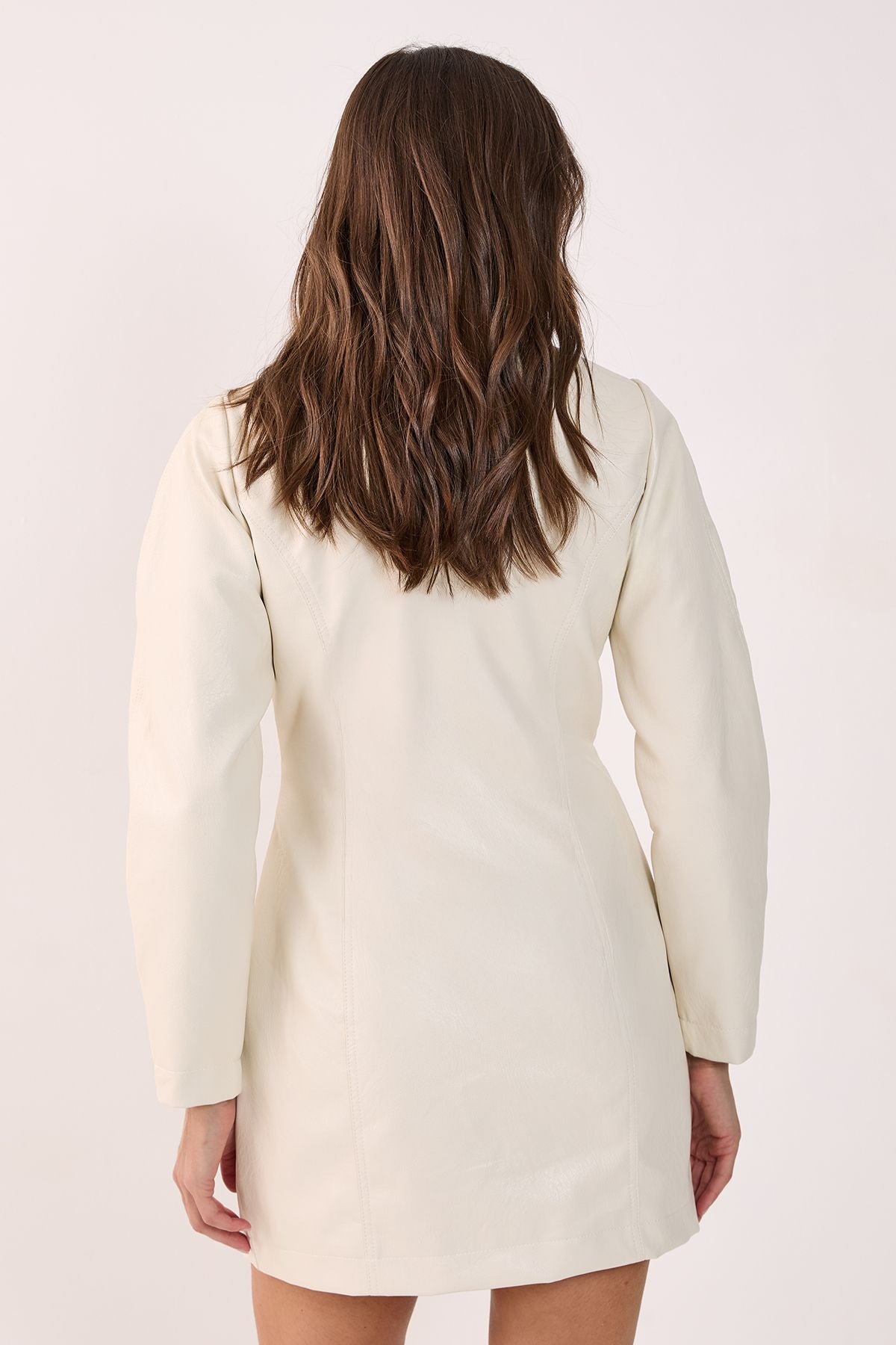 https://mediahub.prettylittlething.com/bgg27233_off%20white_xl_2