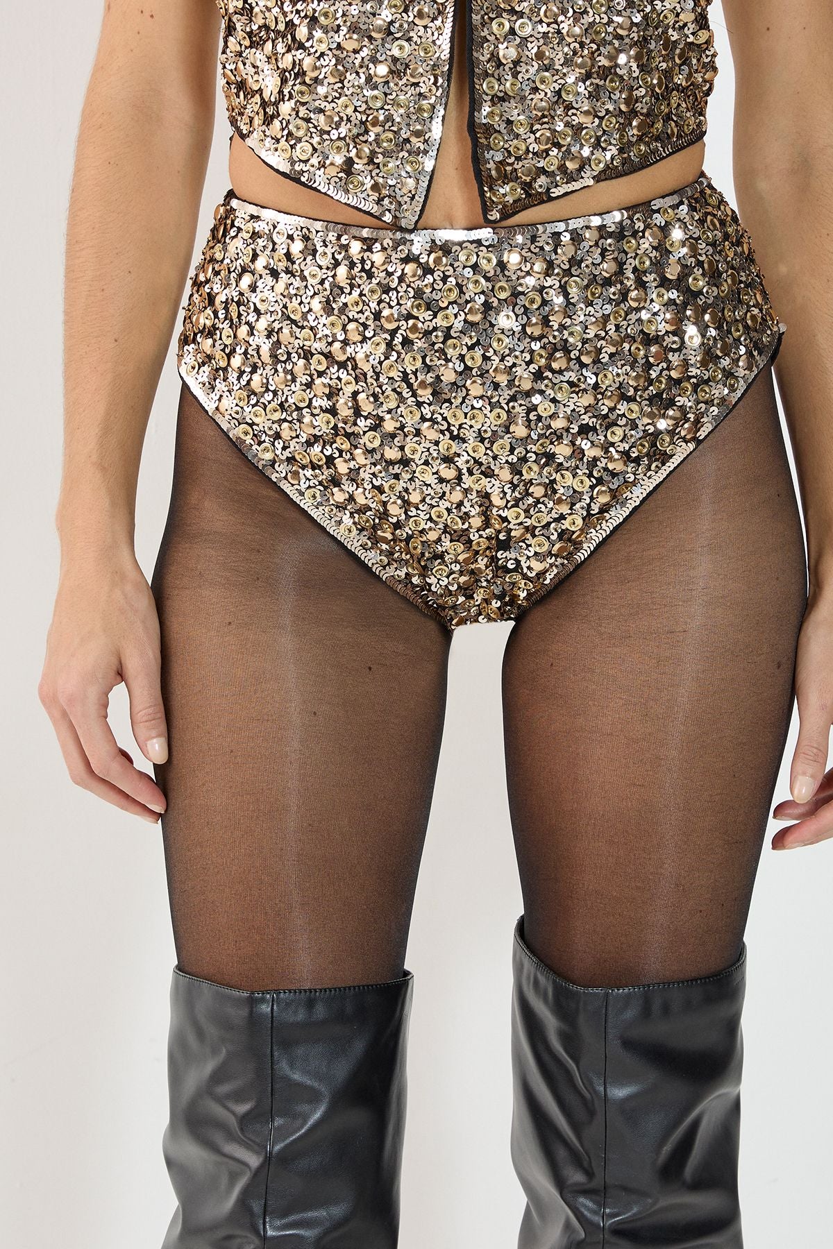 https://mediahub.prettylittlething.com/bgg27294_gold_xl_4