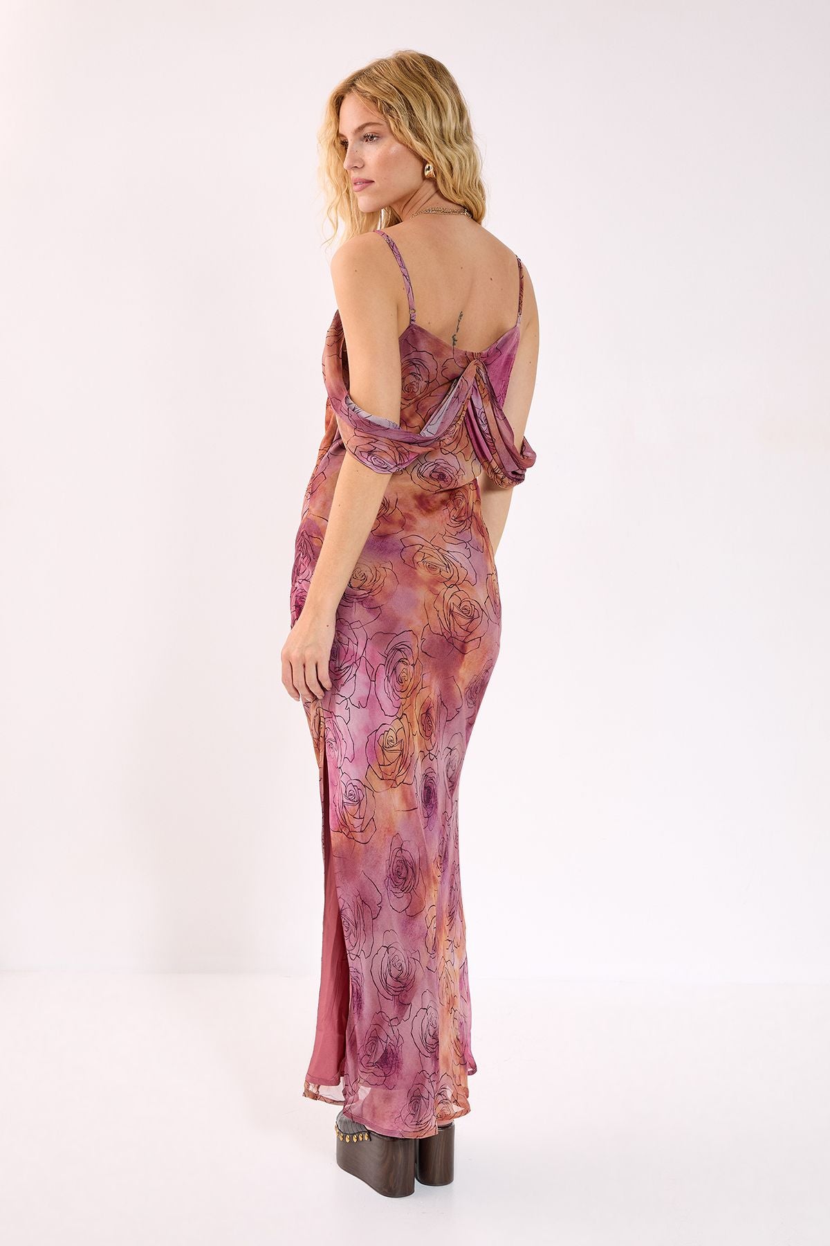 https://mediahub.prettylittlething.com/bgg27306_pink_xl_3