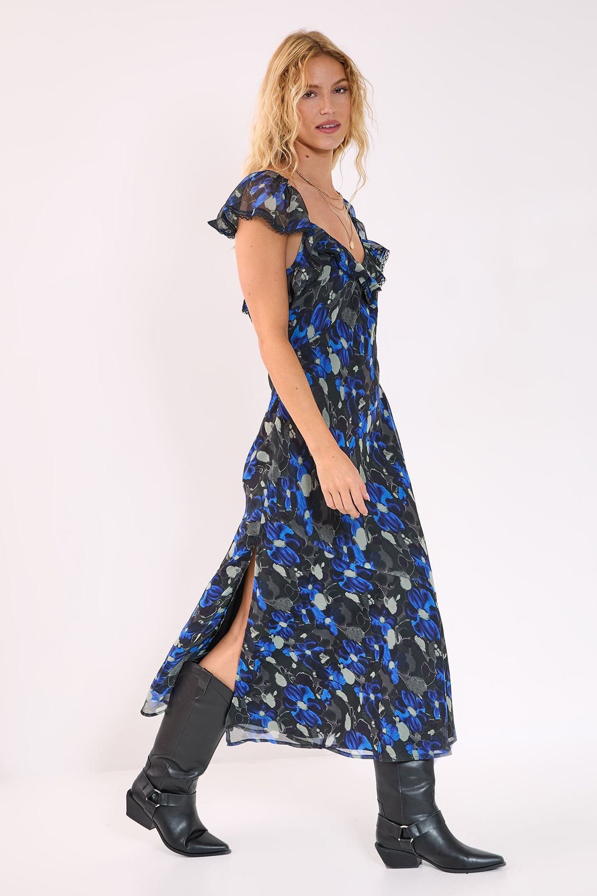 https://mediahub.prettylittlething.com/bgg27311_blue_xl_2