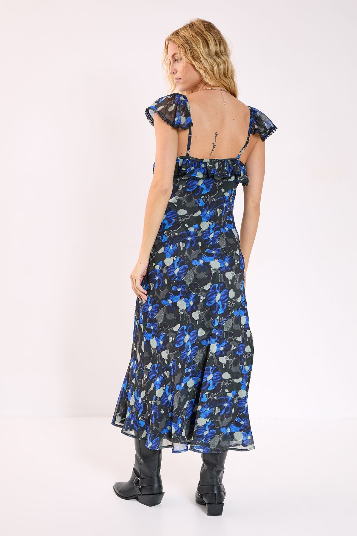 https://mediahub.prettylittlething.com/bgg27311_blue_xl_3
