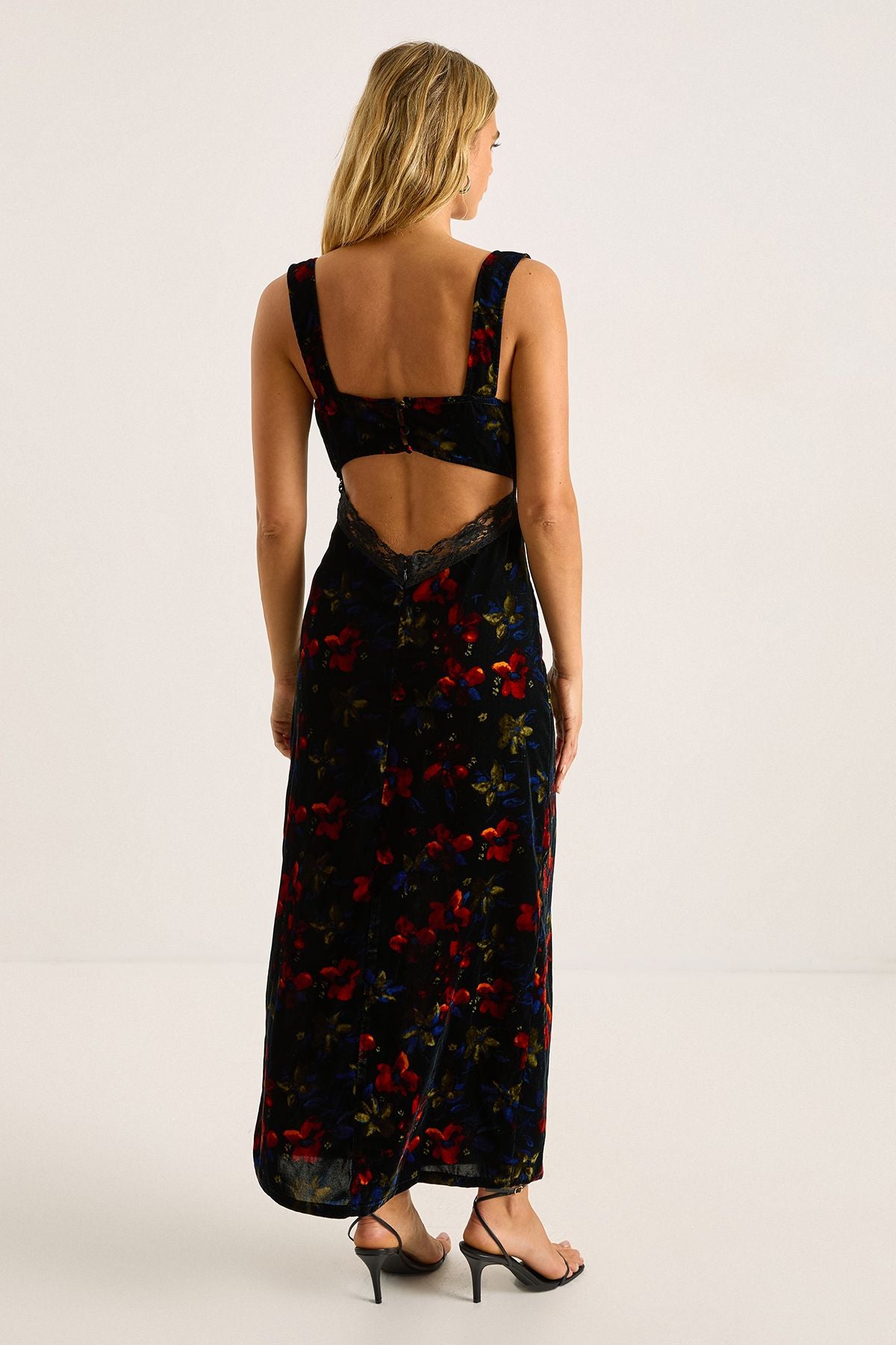 https://mediahub.prettylittlething.com/bgg27332_black_xl_3