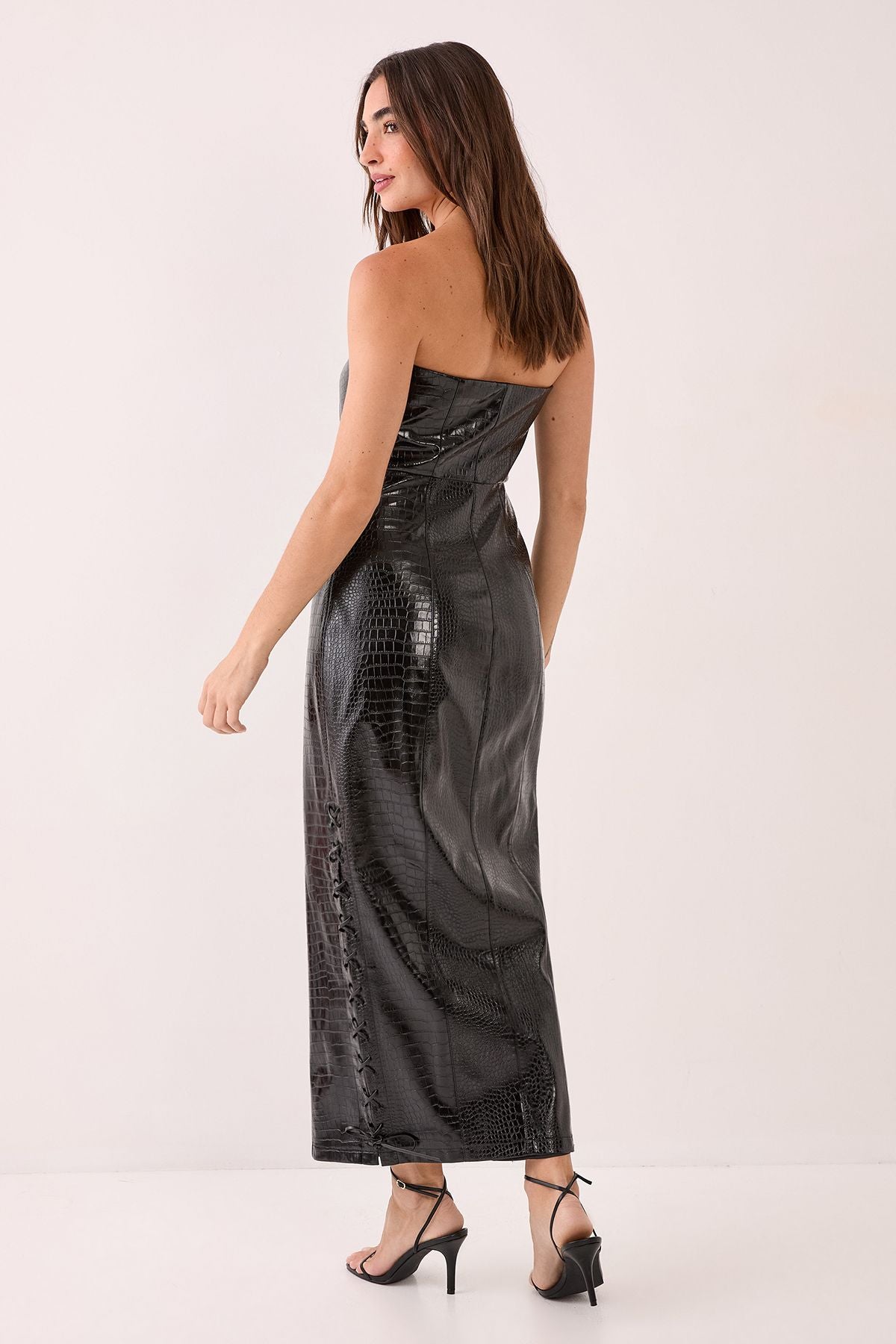 https://mediahub.prettylittlething.com/bgg27361_black_xl_3