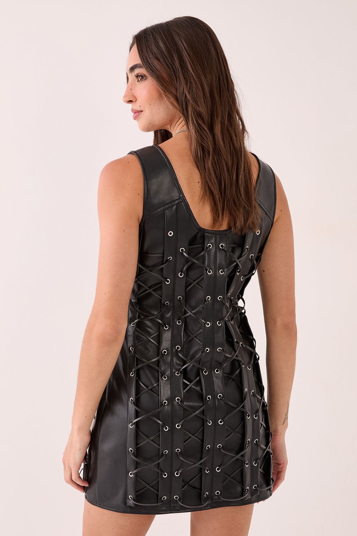 https://mediahub.prettylittlething.com/bgg27362_black_xl_3