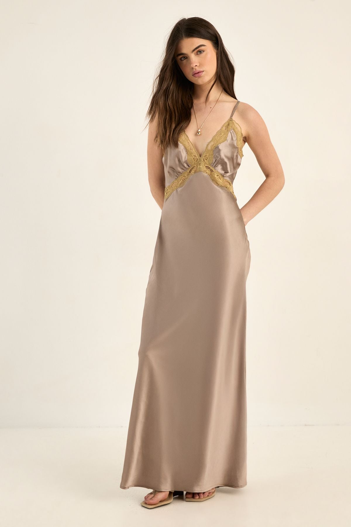 https://mediahub.prettylittlething.com/bgg27426_mauve_xl